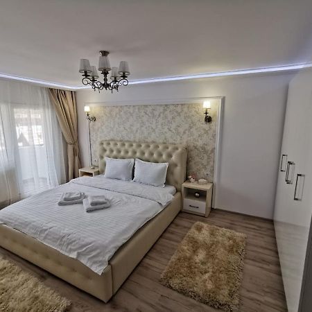 Апартаменти Apartament Gold Luxury Тиргу-Окна Екстер'єр фото