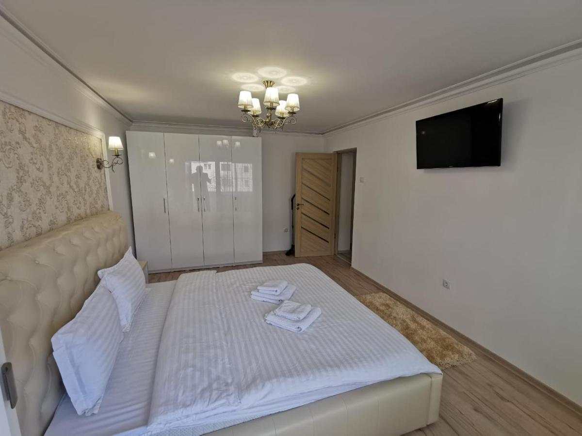 Апартаменти Apartament Gold Luxury Тиргу-Окна Екстер'єр фото