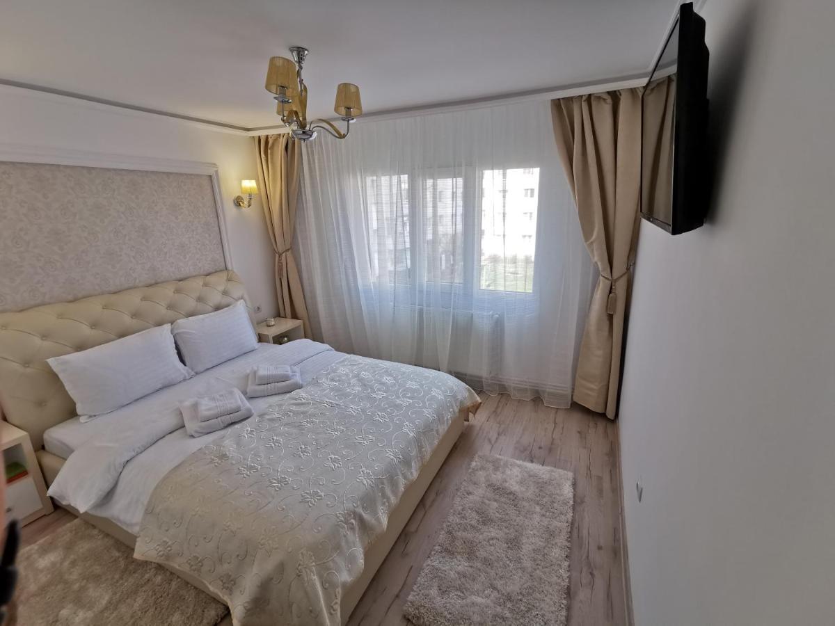 Апартаменти Apartament Gold Luxury Тиргу-Окна Екстер'єр фото