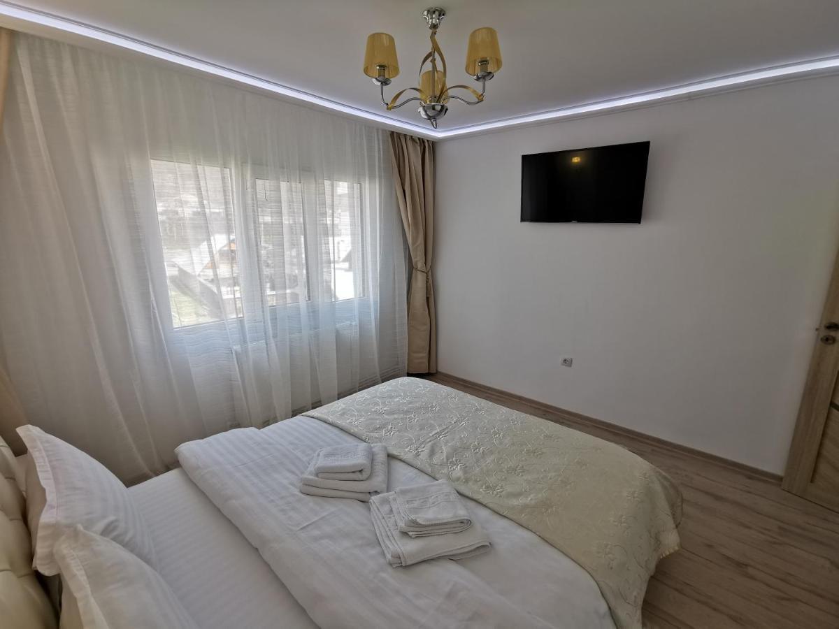 Апартаменти Apartament Gold Luxury Тиргу-Окна Екстер'єр фото